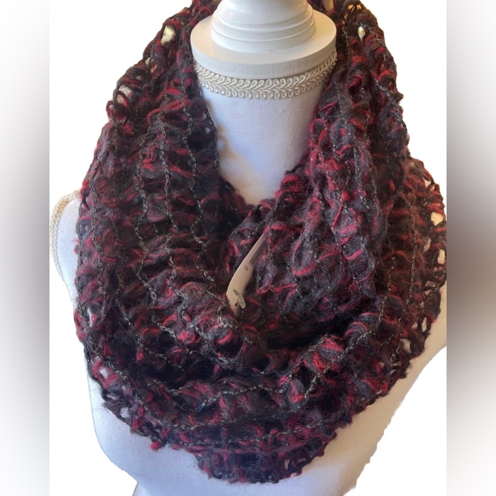 Steve Madden Women's Black/Red Loose Weave Infinity Loop Scarf